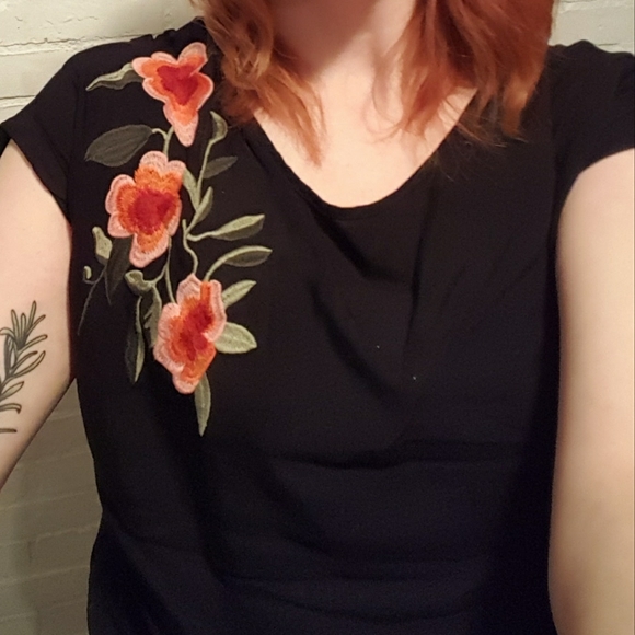 Boxy top with floral embroidery - Picture 7 of 8